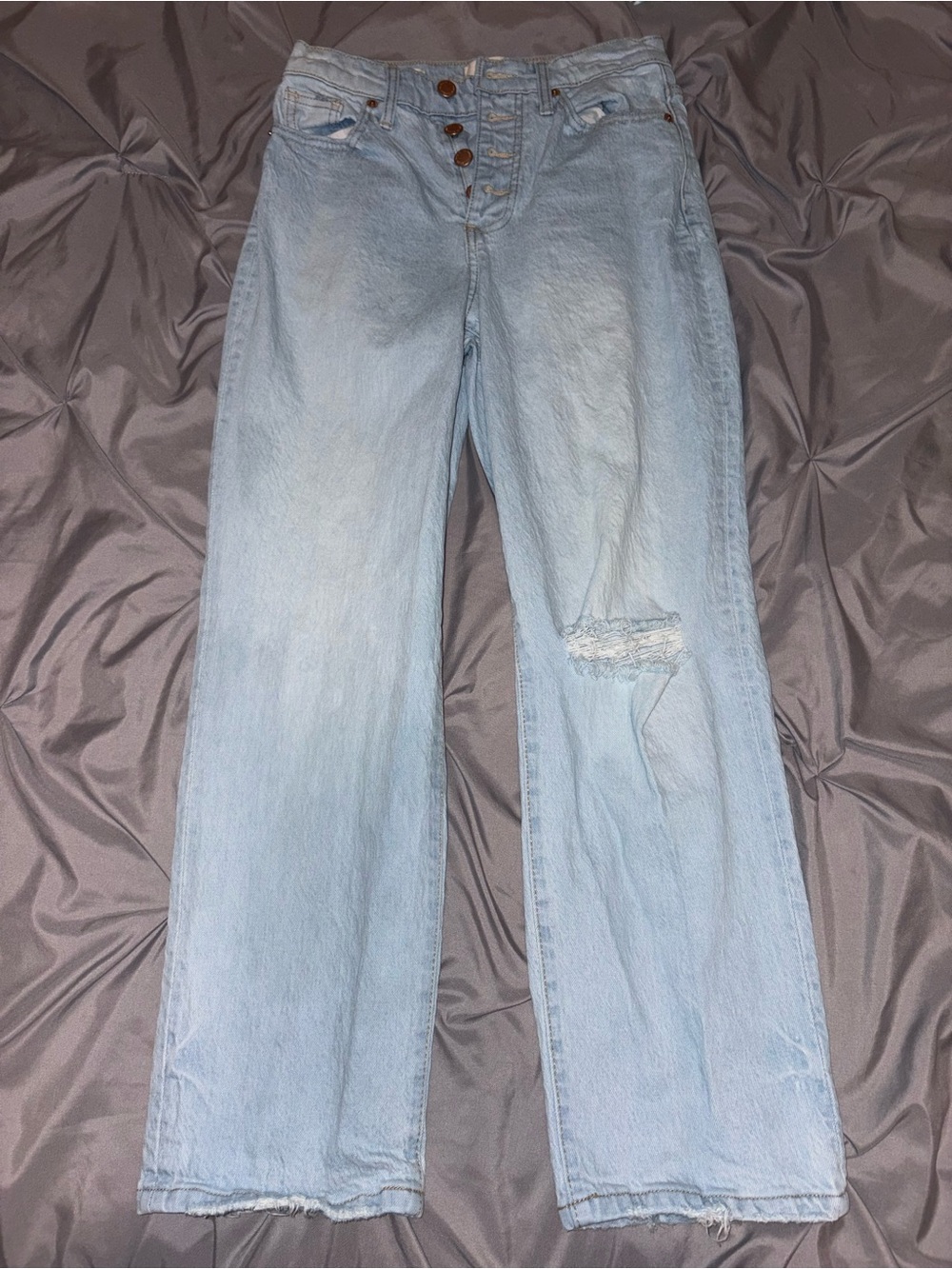 Universal Thread Light Blue Straight-Leg Jeans with Knee Distress